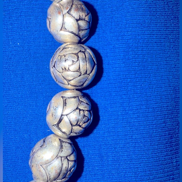 Rosette Beaded Pearls Necklace - Picture 8 of 11